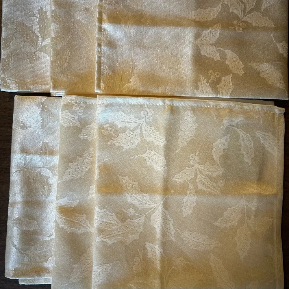 Lot Of 6 Lenox Christmas Holly Damask Ivory Christmas Napkins 18.5”x 18.5” NWT